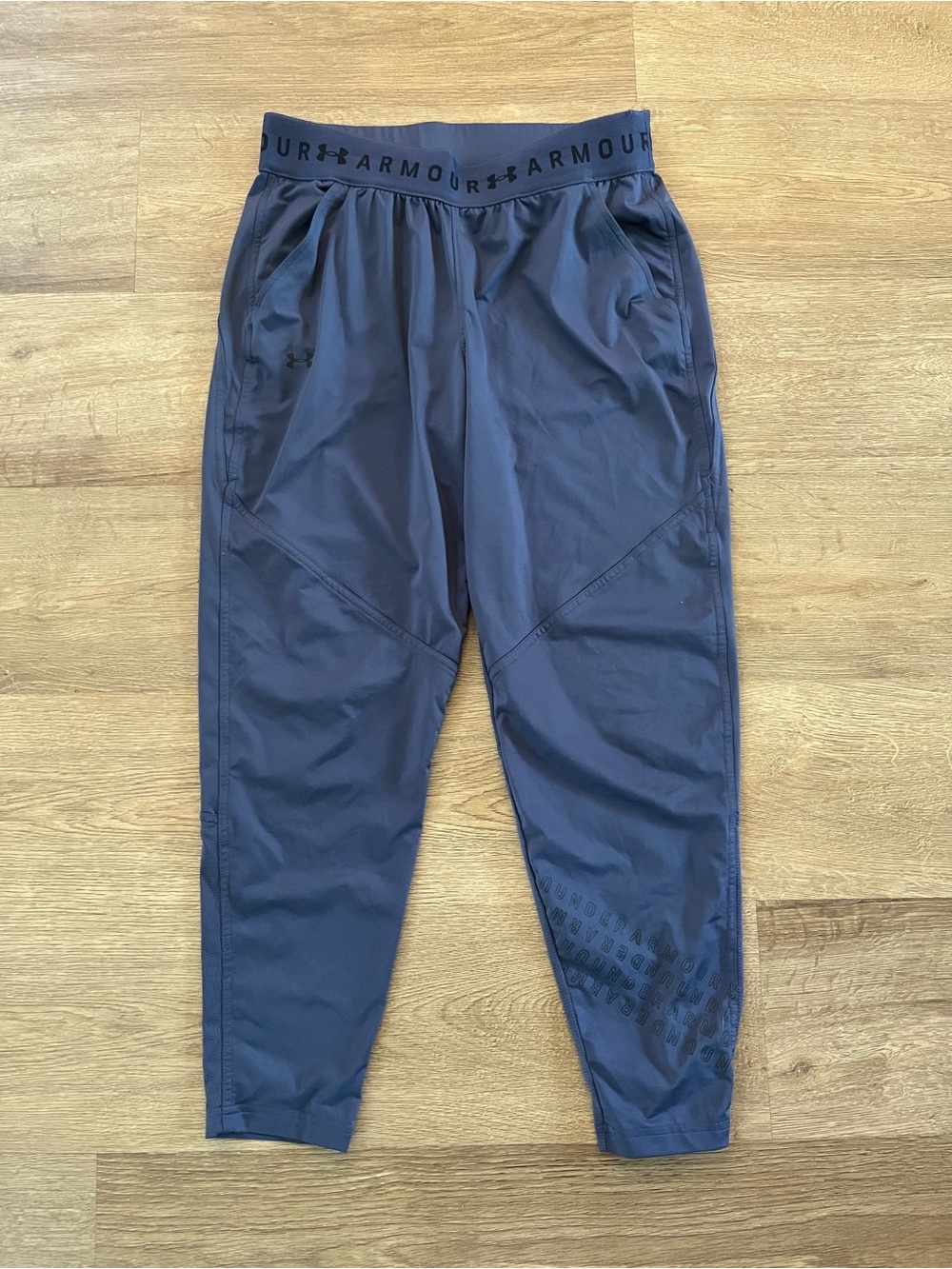 Under Armour Women’s Cropped Athletic Joggers Pants Size Small